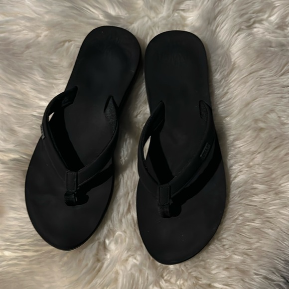 Women’s US size 9 Cushioned reef sandals - Picture 4 of 8